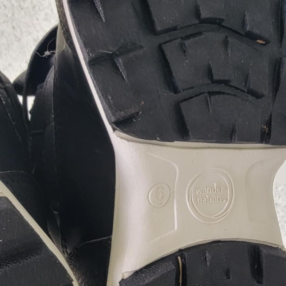 Wonder Nation Black Winter Boots for Women - Picture 4 of 6